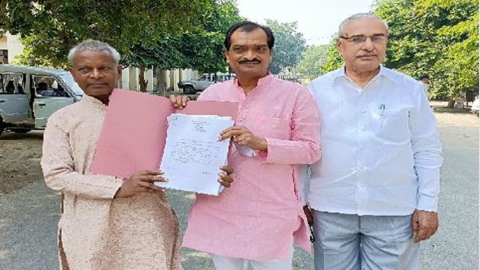 Mainpuri By-Election 2022 Nomination paper bought for Dimple Yadav in four sets