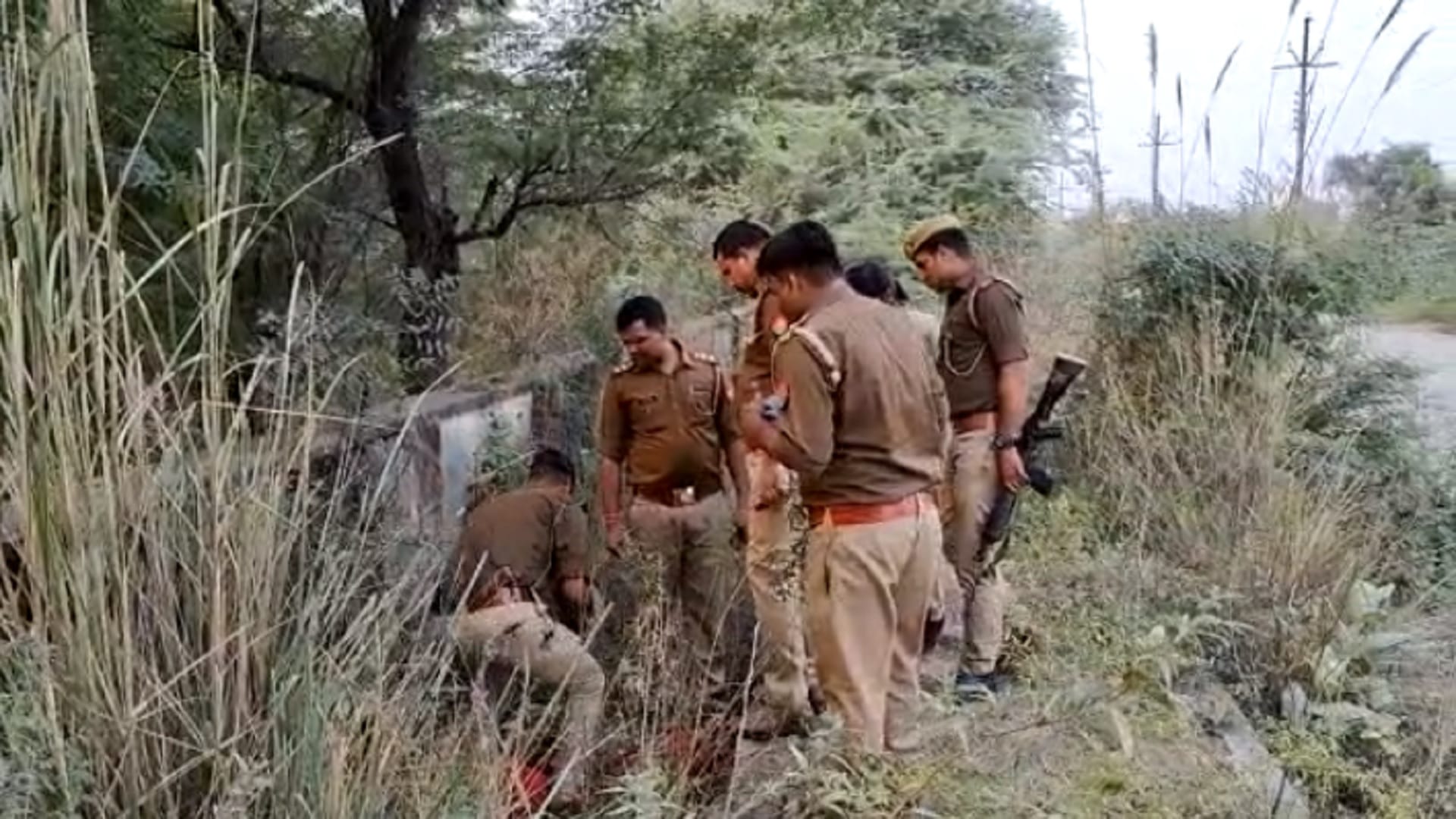 Young man murdered wife in ghaziabad accused husband took the knife in the pocket and the hammer in the bag