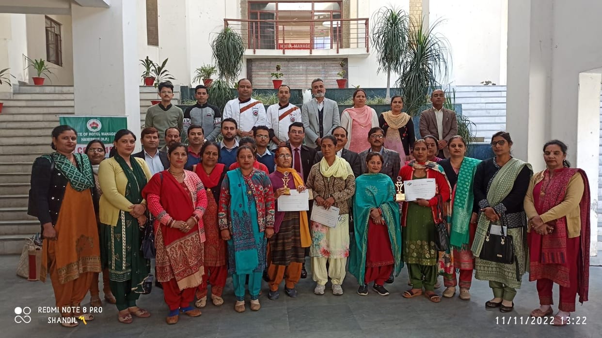 Women gave the message of voting through the cuisine competition
