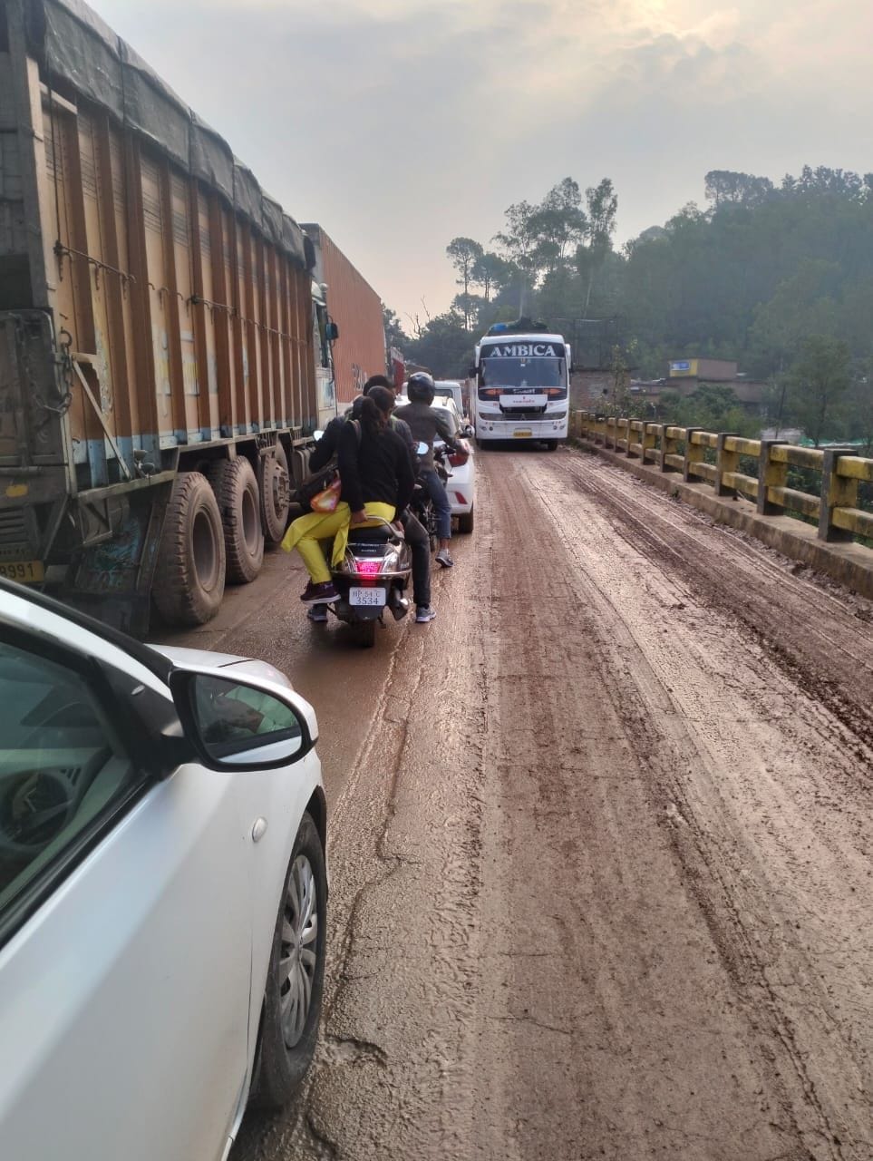 12 hours jam in 32 miles on Pathankot Mandi NH