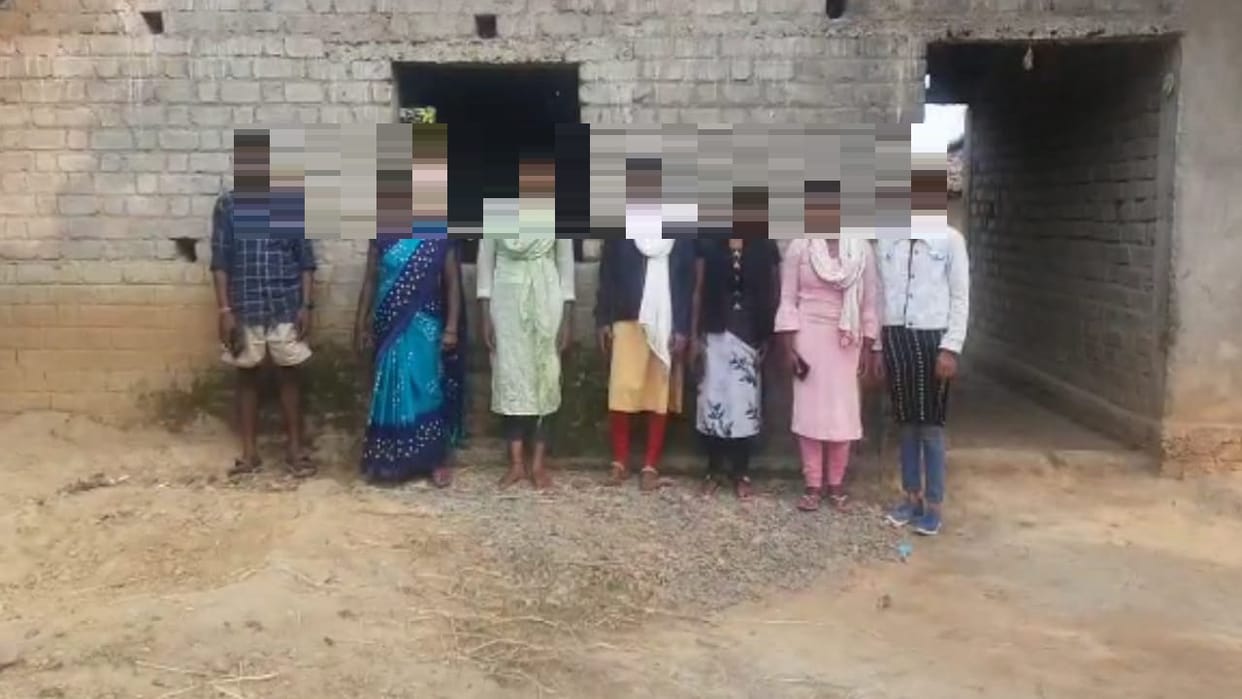 Women and girls upset due to calls from unknown numbers in Batauli of Surguja district