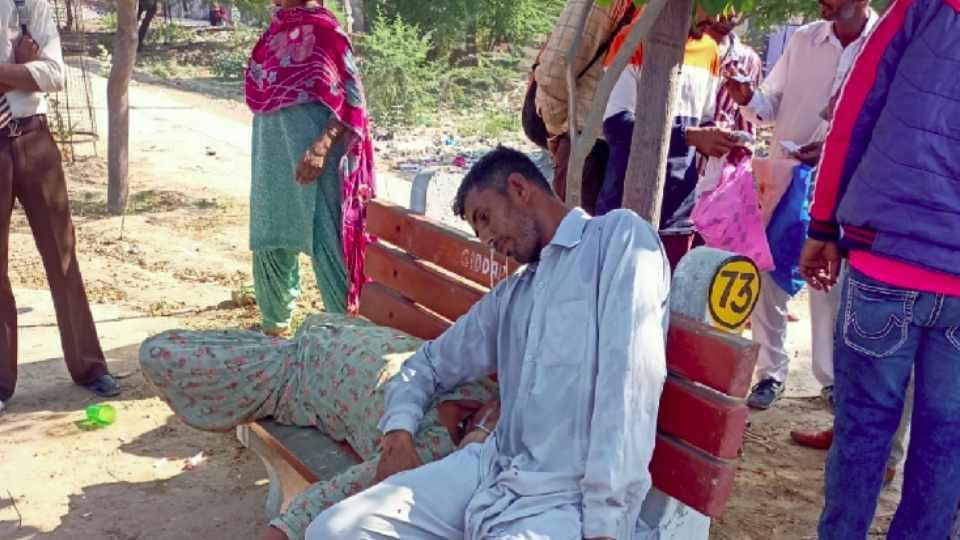 Mother and son swallowed poison at Gidderbaha railway station