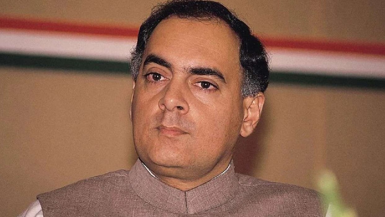 Rajiv Gandhi held an election rally in Agra at night was murdered five days later