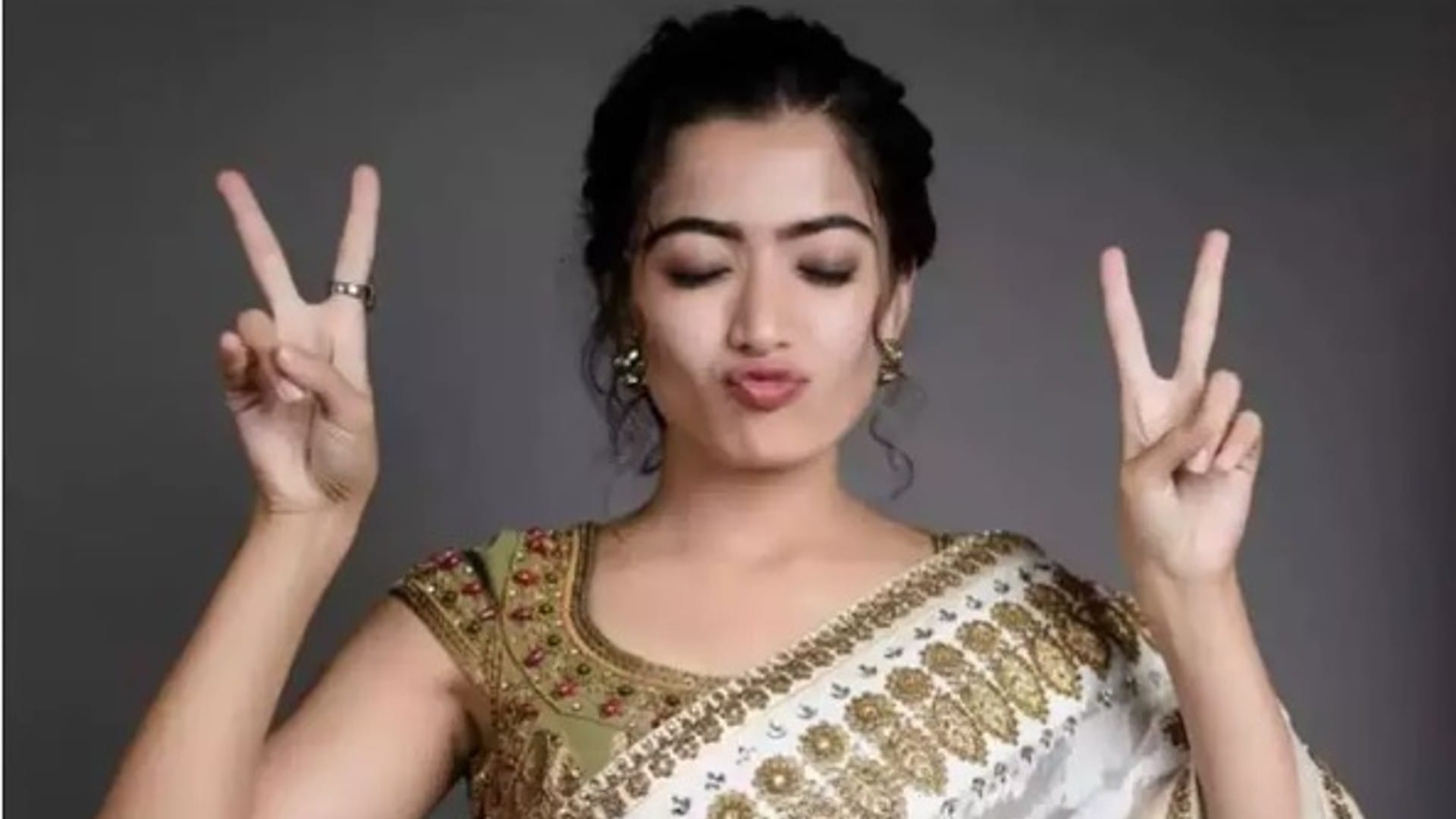 rashmika mandanna trolled for not watching Rishabh Shetty Kantara yet