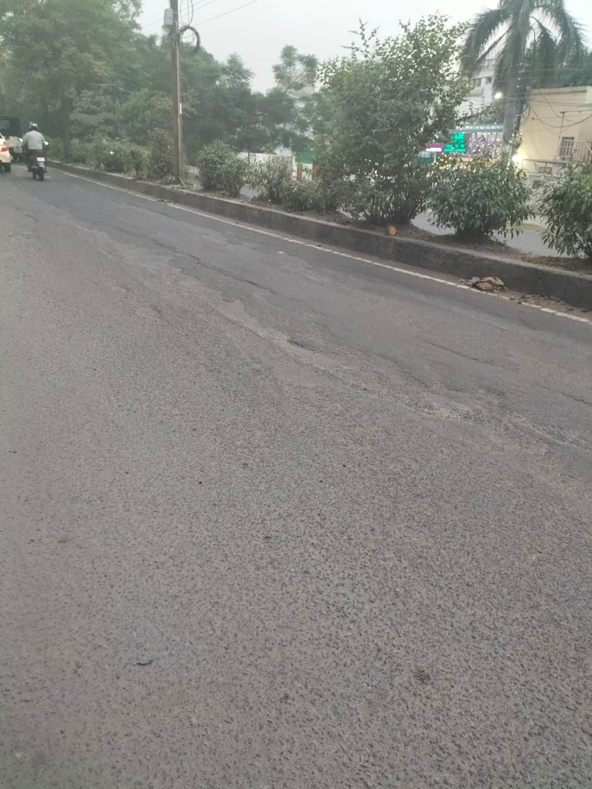 Bhopal News: Only Hamidia Road was brightened in the guidelines set by the CM