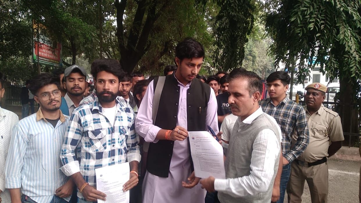 Students expressed anger against the policy of medical education