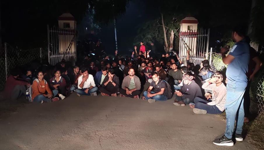 BHU law faculty students blocked way of teachers Due to action on short attendance