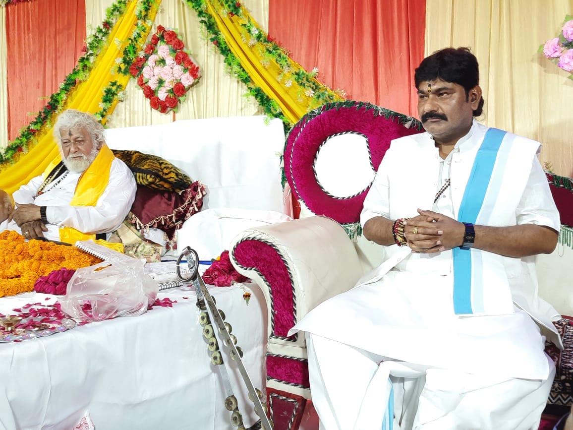 Peethadheeshwar of Mata Sharda Maihar Dham said  Put your body in family and worship God