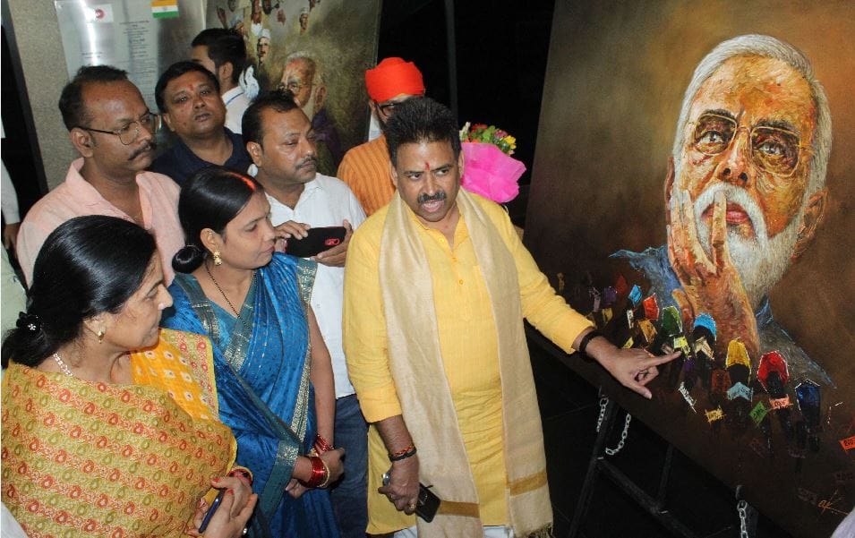 Chief Minister Yogi Adityanath inaugurated the photo exhibition based on the personality of PM Modi