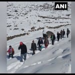 पांगी के चसक भटोरी मतदान केंद्र में वोअ डालने जाते मतदाता।