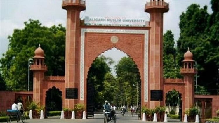 Gradual fast of AMU students begins