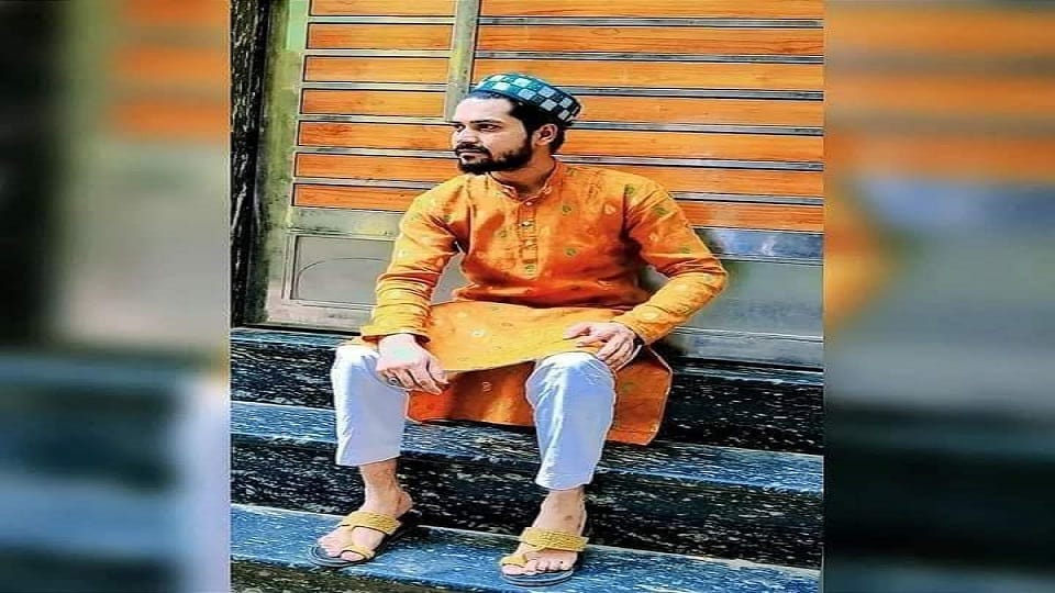 phone rang with the message of the death of three friends agra road accident story