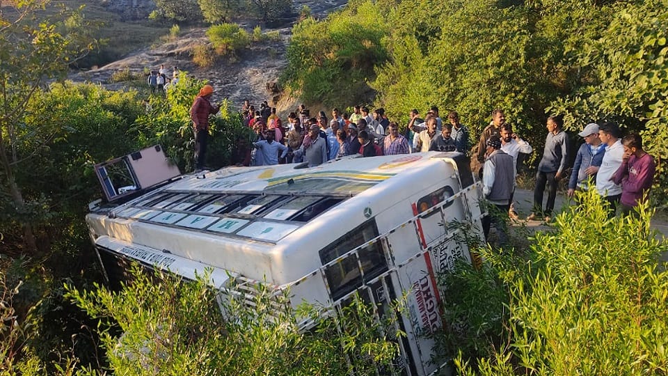 Jammu Kashmir: Bus going from Akhnoor to Gar Mazur overturns, 30 passengers injured