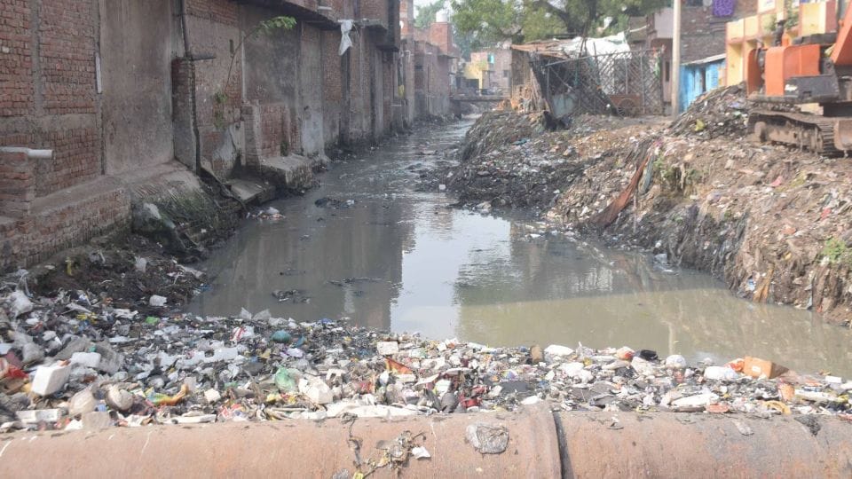corporators raised question on budget of Sadan Bhawan in Agra