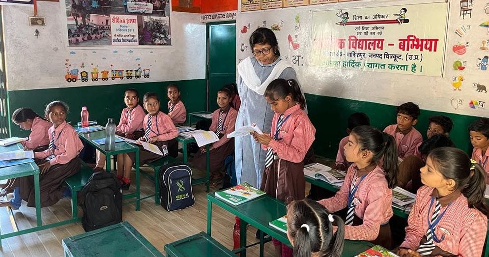 Chitrakoot: The team is happy with the answers of the children.