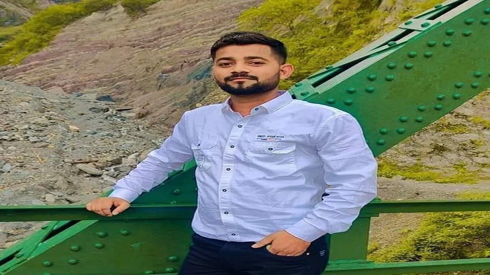 phone rang with the message of the death of three friends agra road accident story
