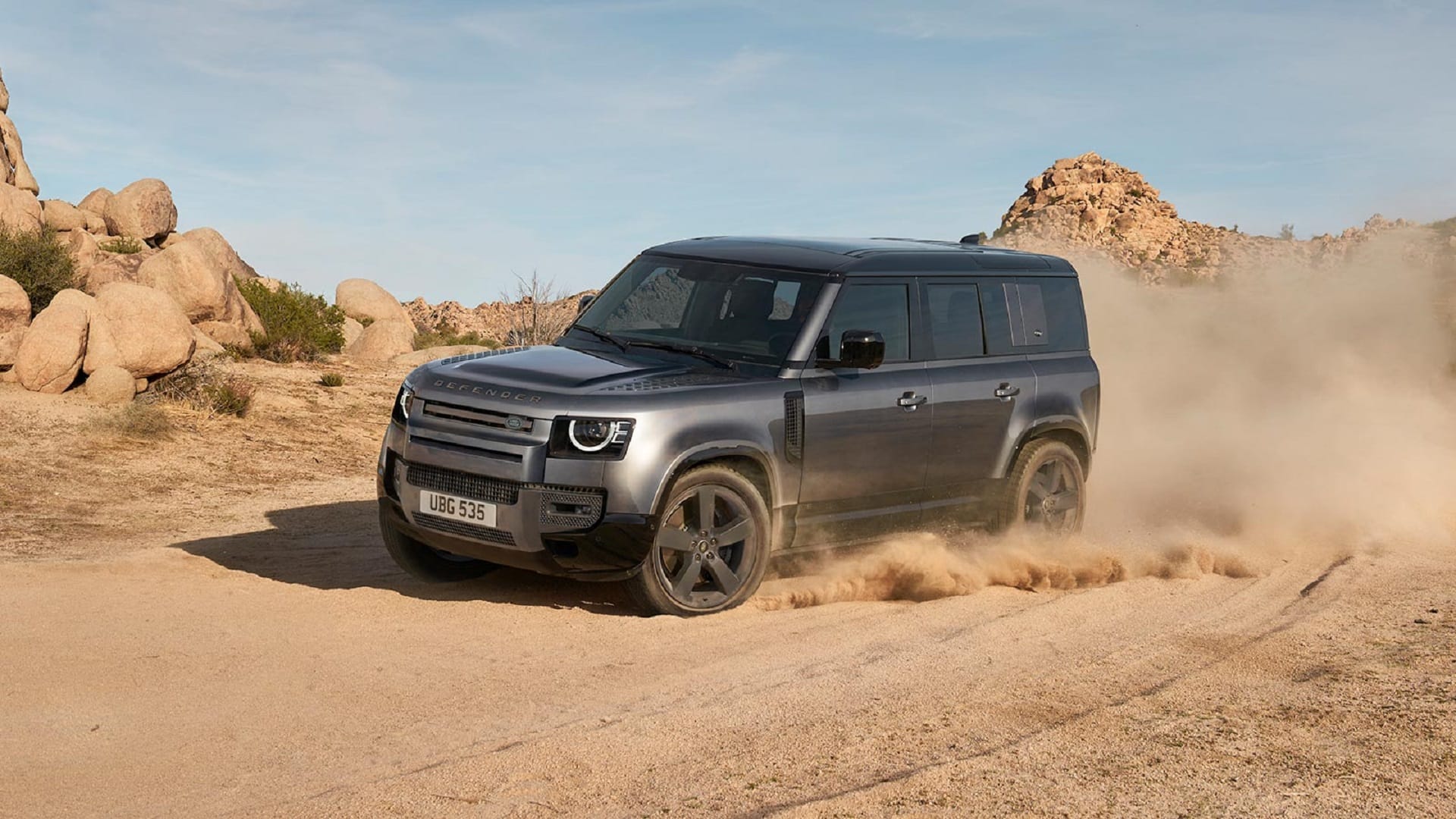 Bollywood actor Suniel Shetty buys Land Rover Defender 110 SUV Know Price Features Specs News in Hindi