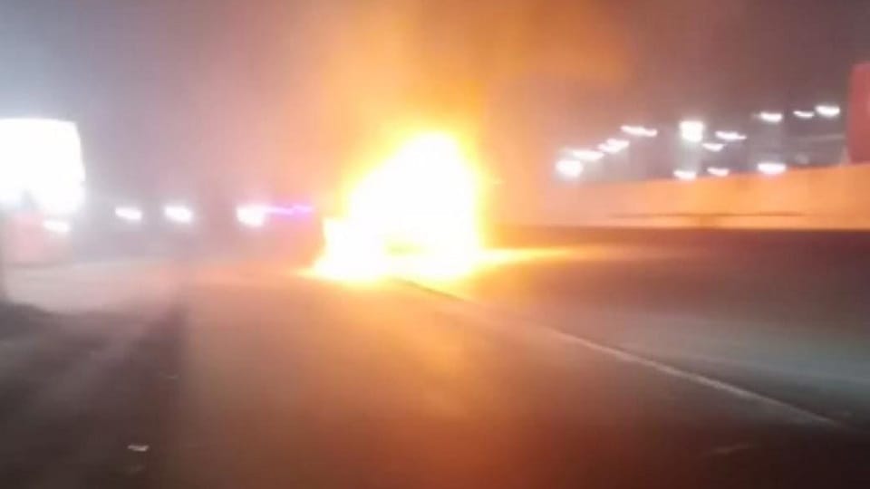 Hapur Family went from Delhi to meet sister, car caught fire while returning