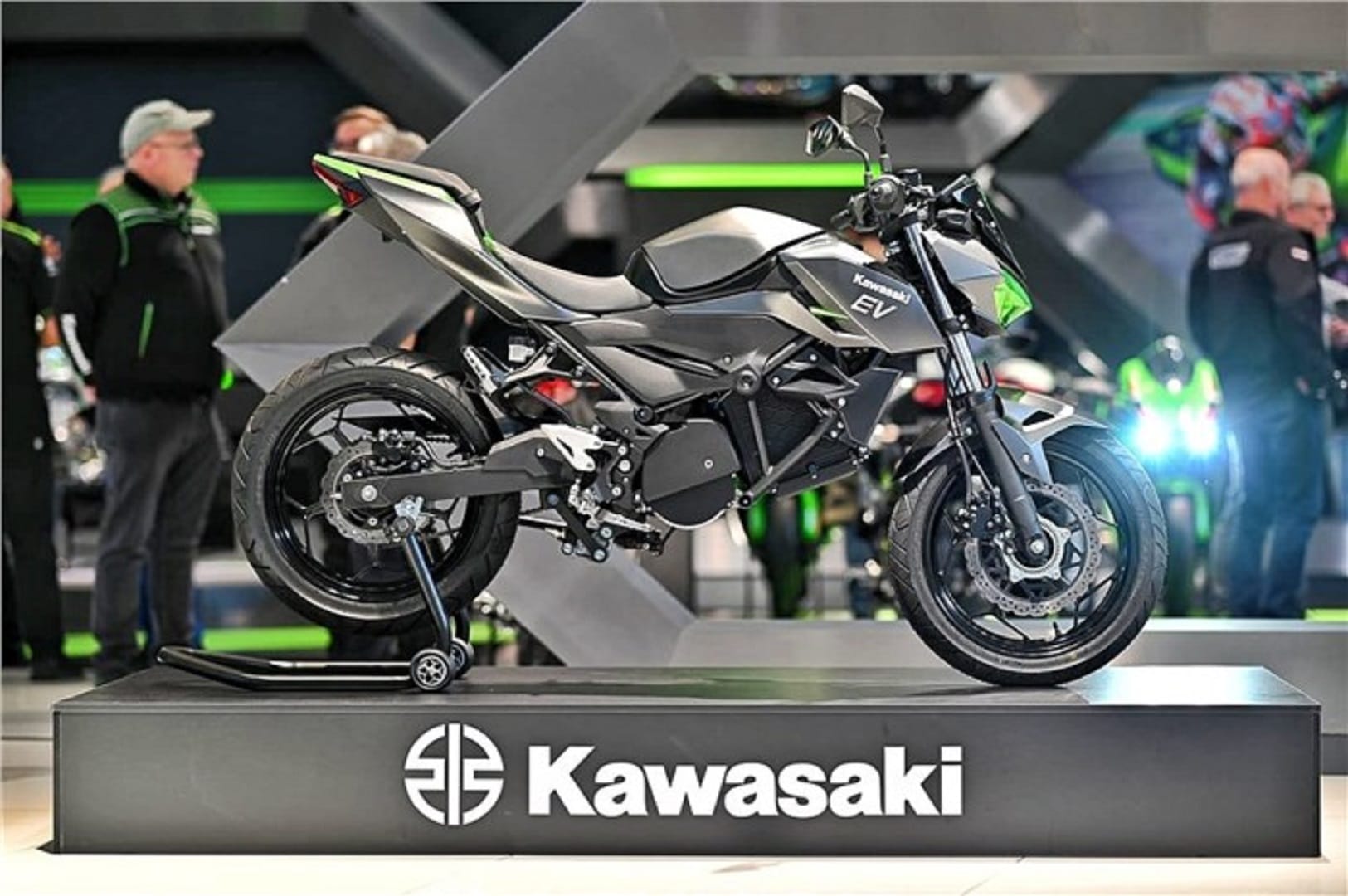 Kawasaki showcases two new electric motorcycles new Z and Ninja at EICMA 2022