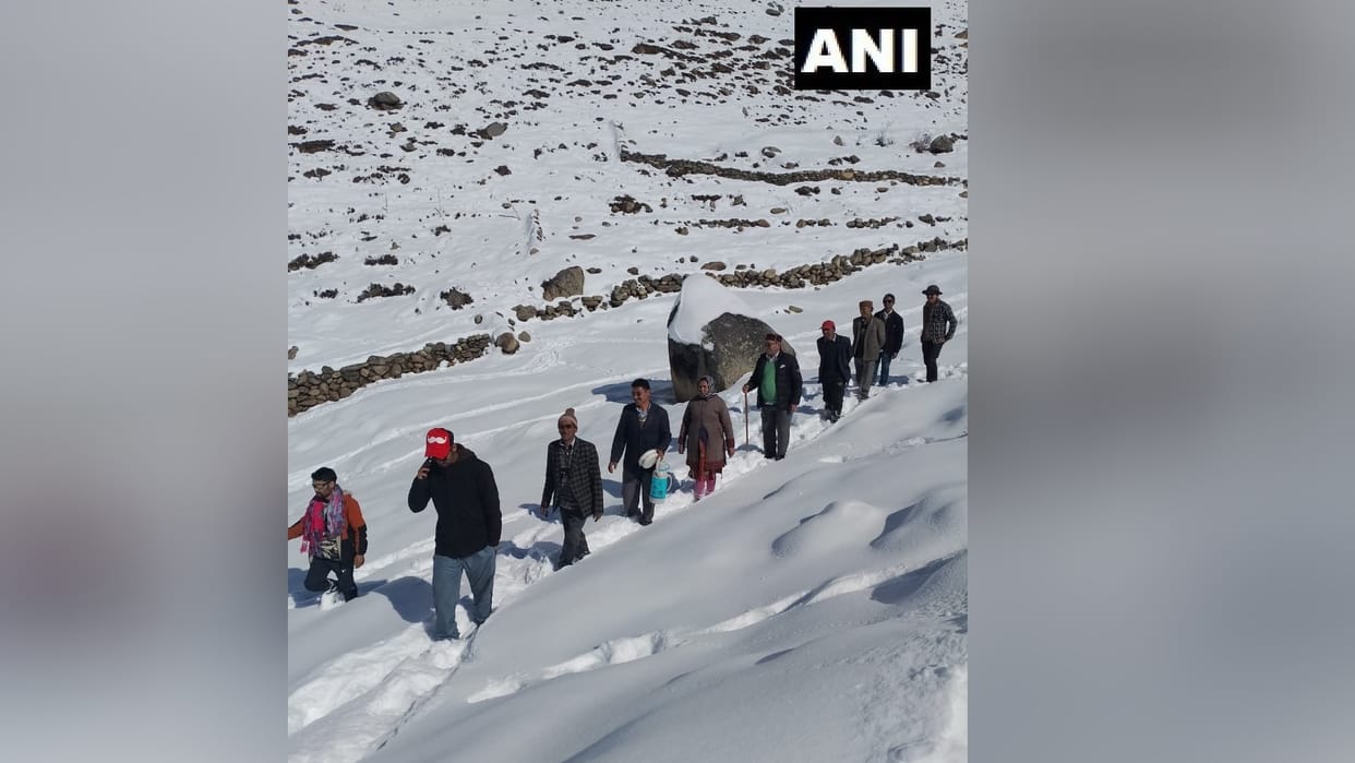 himachal election 2022 voters cast vote in minus temperature in Pangi chamba and lahaul spiti