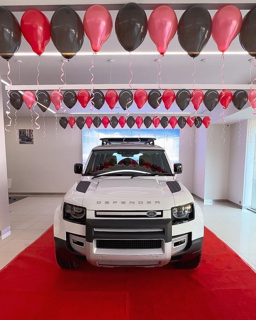 Bollywood actor Suniel Shetty buys Land Rover Defender 110 SUV Know Price Features Specs News in Hindi