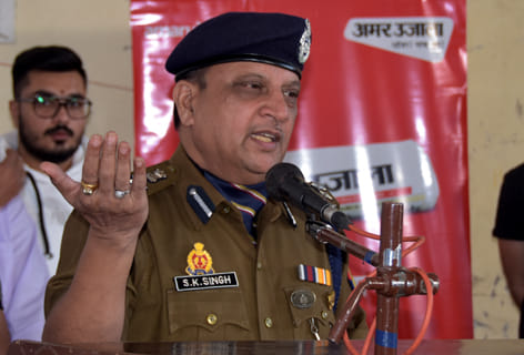 Life is precious, control the speed of vehicles