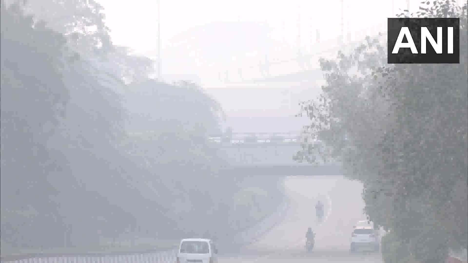 Delhi Air pollution continues to wreak havoc AQI recorded at 337 in Delhi and 353 in Noida