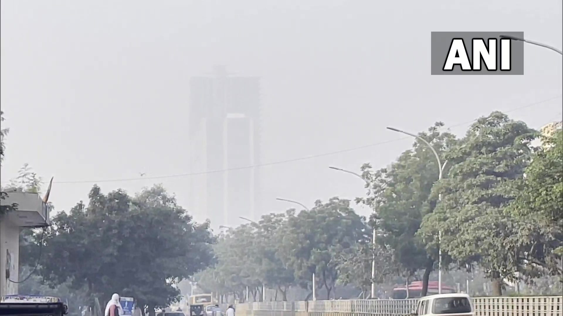 Delhi Air pollution continues to wreak havoc AQI recorded at 337 in Delhi and 353 in Noida