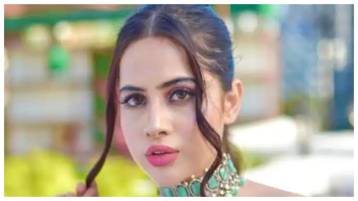 Paparazzi said I love you to Urfi Javed fashion queen reaction on proposal actress viral video