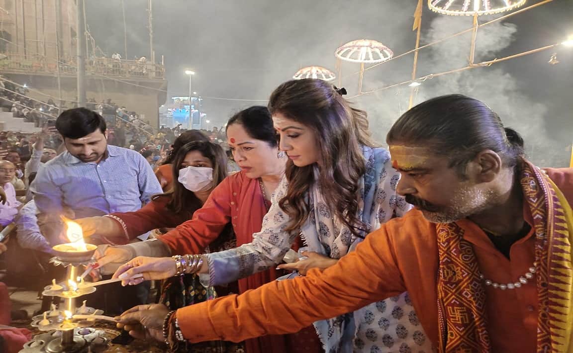 Film Baazigar 29th anniversary Shilpa Shetty worship in Kashi Vishwanath temple in varanasi
