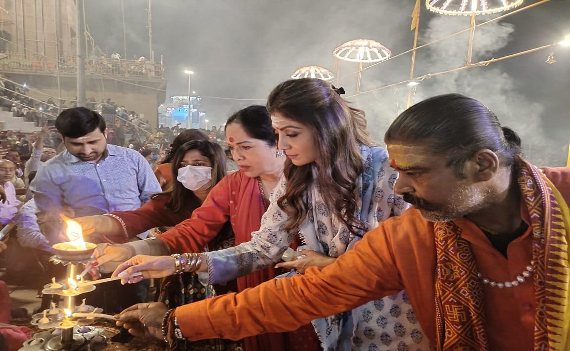 Film Baazigar 29th anniversary Shilpa Shetty worship in Kashi Vishwanath temple in varanasi