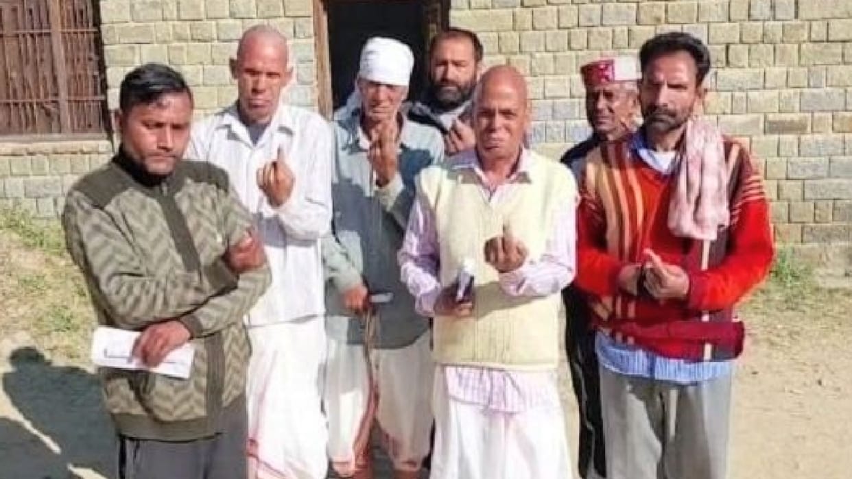 himachal election 2022, The son reached the polling station directly from the crematorium after Funeral of his