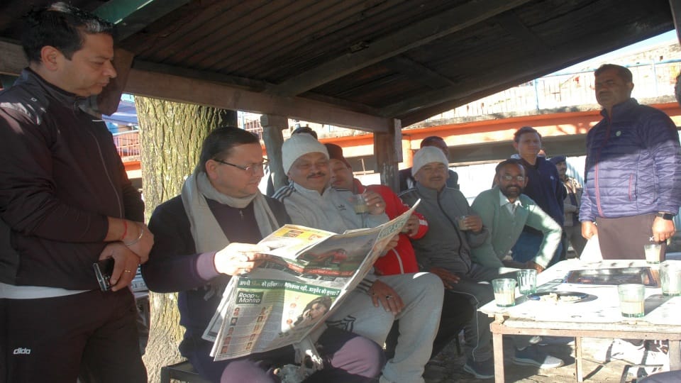 Uttarakhand news: CM pushkar singh dhami doing Morning walk and drink tea on road in Pithoragarh