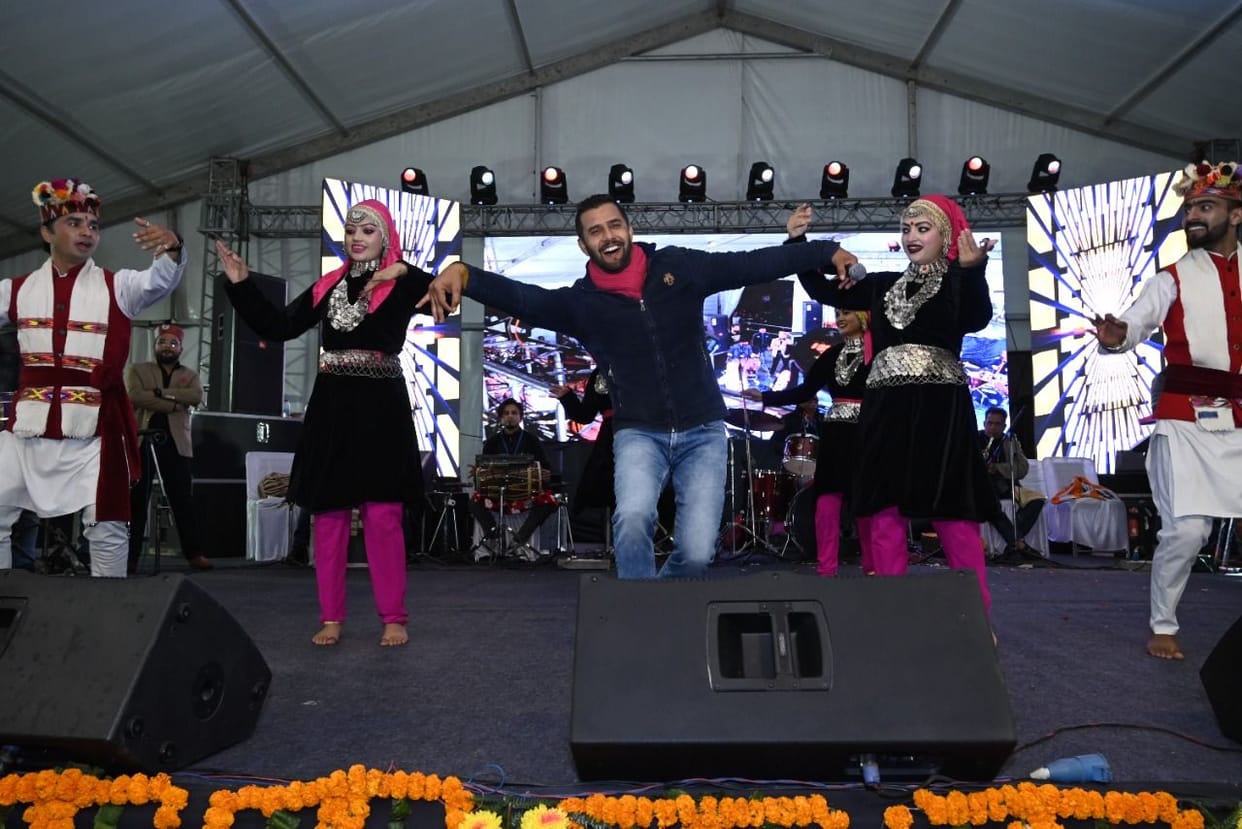 lavi fair star night in rampur