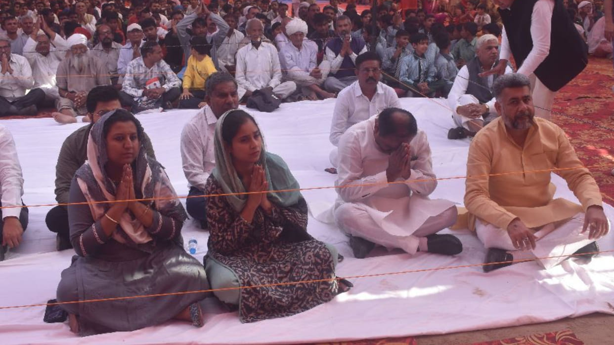 Leaders reached satsang of Ram Rahim in Panipat