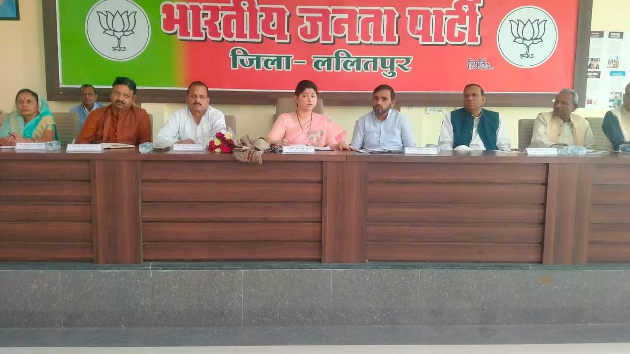 Contact with every section of the society is necessary: Priyanka