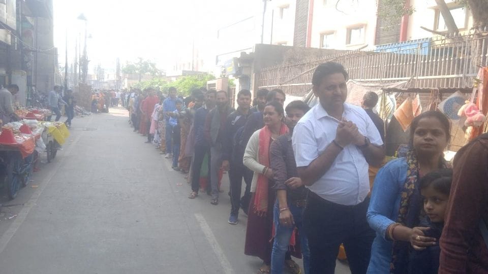 Two km long queue of devotees for darshan of Thakur Banke Bihari in Vrindavan