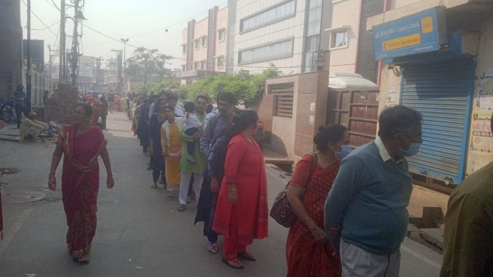 Two km long queue of devotees for darshan of Thakur Banke Bihari in Vrindavan