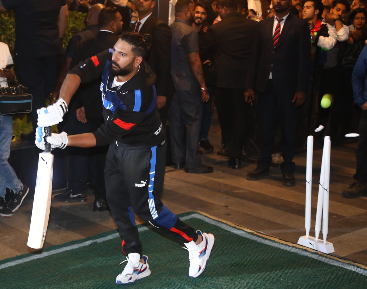 Yuvraj came to the rescue of Rohit Sharma, said - he is the best player and captain