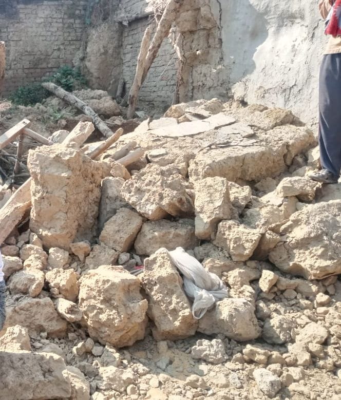 Hardoi, Uncle wall collapses, girl dies after being buried under debris, father injured