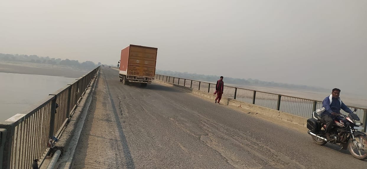 Heavy vehicles running on dilapidated bridge despite ban