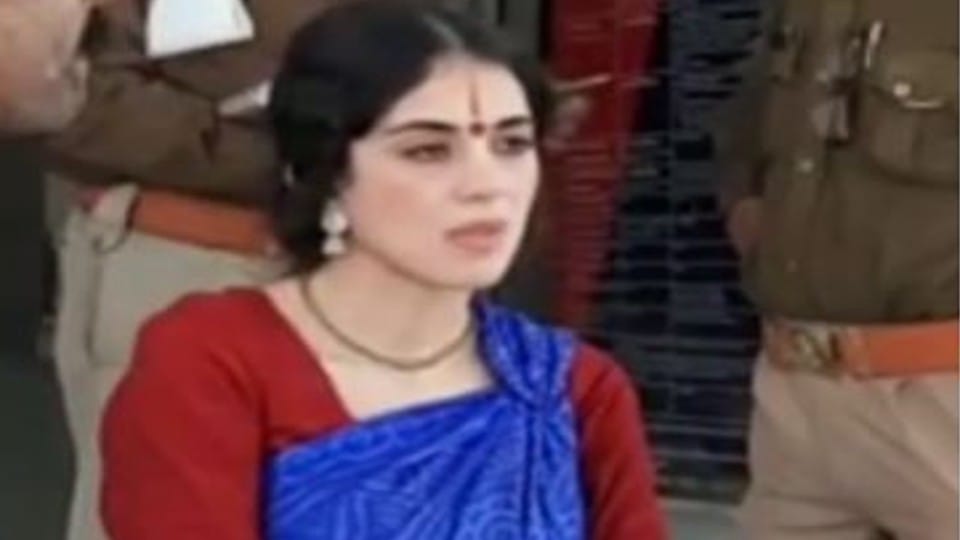 Foreign actress iPhone Max Pro mobile stolen during song shooting in Vrindavan