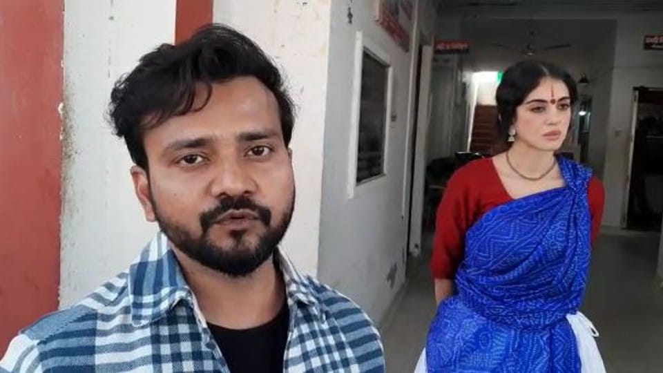 Foreign actress iPhone Max Pro mobile stolen during song shooting in Vrindavan