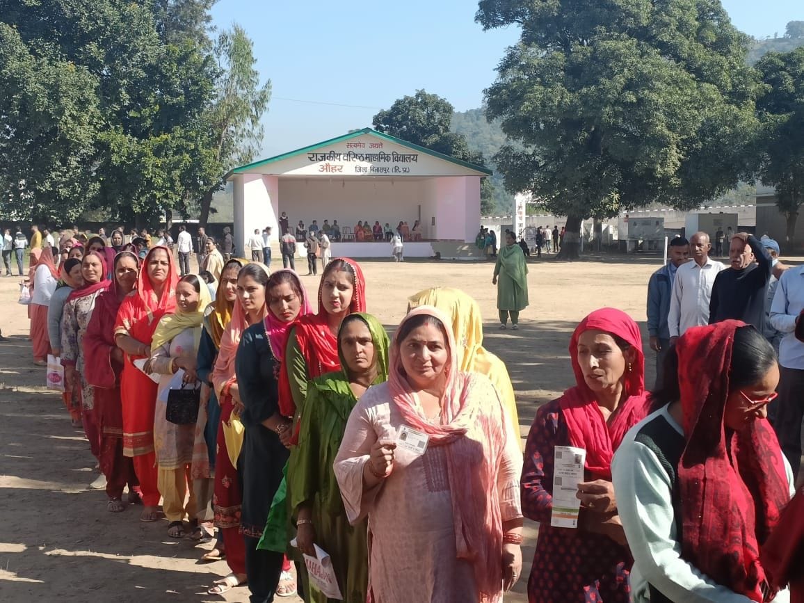 Queues continued at many booths even after 5 pm