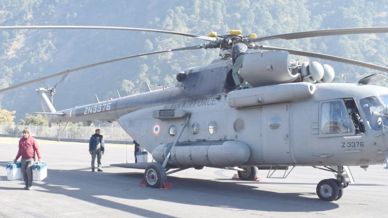 himachal election  2022 evm reached through army helicopter in bhuntar kullu