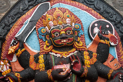 Kaal Bhairav Jayanti 2022: सभी शक्तिपीठों के पास भैरव के जागृत मंदिर जरूर होते हैं। इनकी उपासना के बिना देवी मां की उपासना अधूरी मानी जाती है।