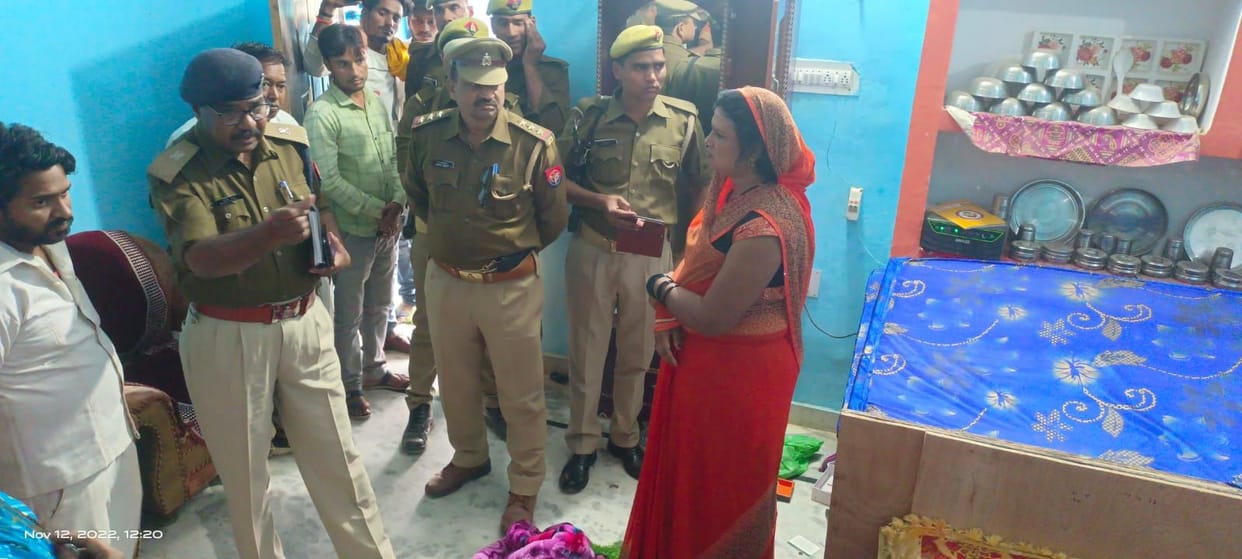 Theft in five houses including eunuchs in a single night