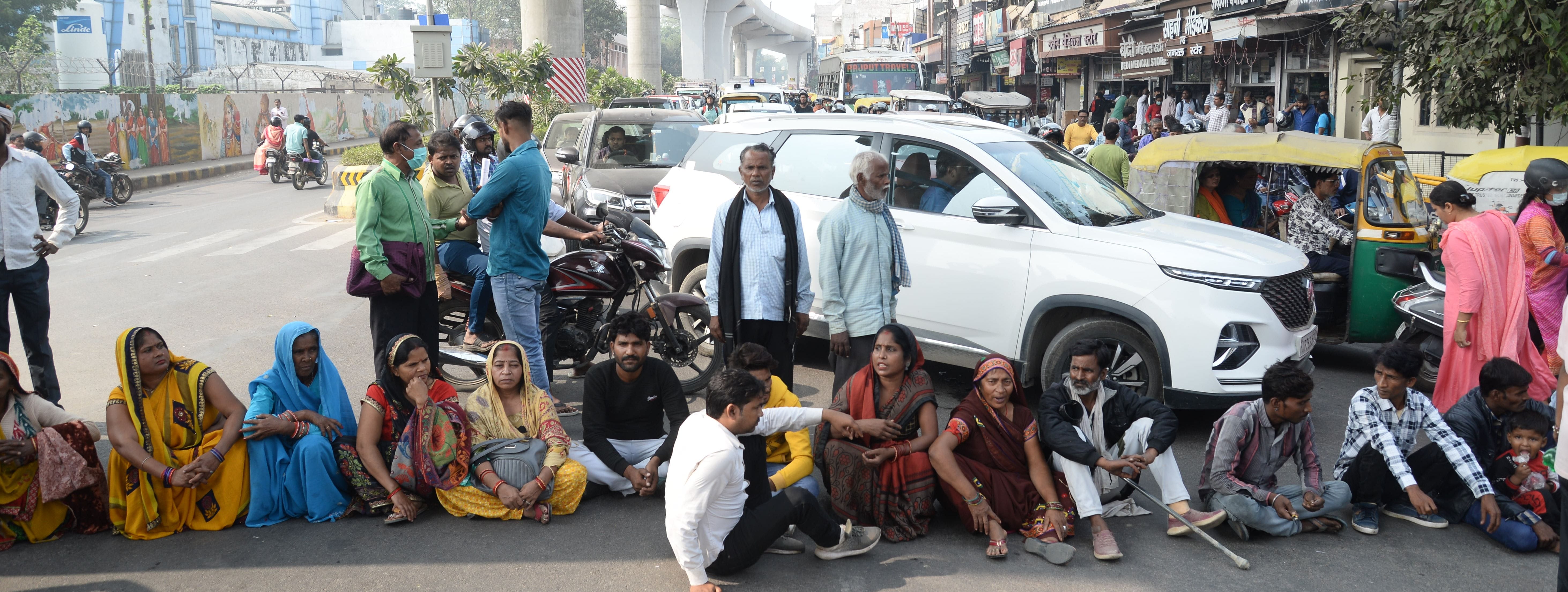 Murder report on three including owner in case of death of three laborers in tannery