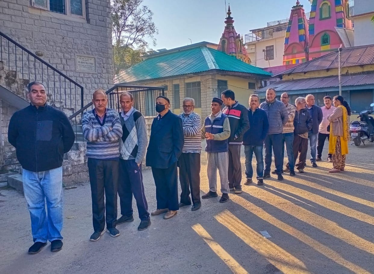 mandi news himachal news Youth looked crazy for selfie after voting