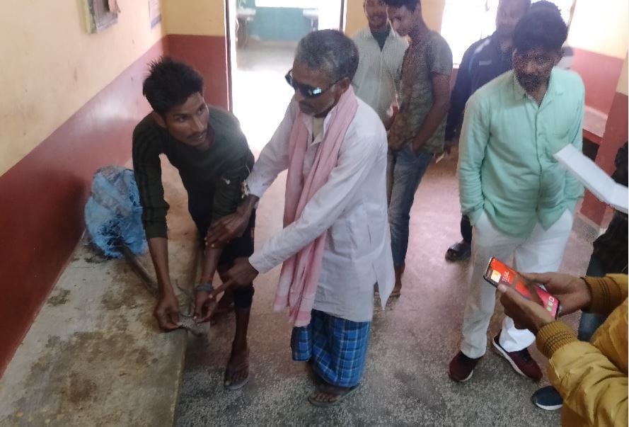 Youth reached Mau hospital with snake in sack due to snake bite treatment